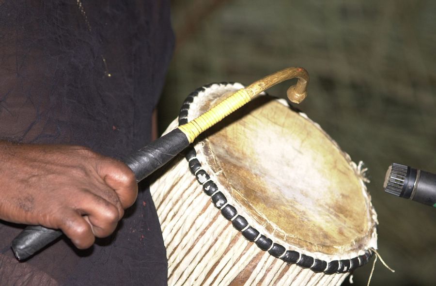 Galeria de Naná Vasconcelos - Naná Vasconcelos durante apresentação no II Encontro de Culturas